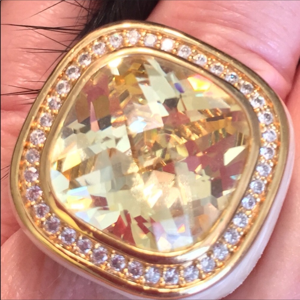 Lauren G. Adams CanaryYellow Champagne Cocktail8.4 - Picture 7 of 8